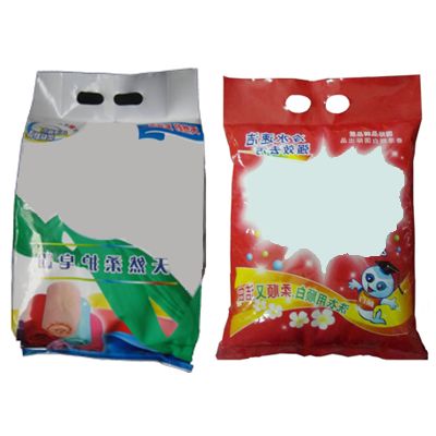 Упаковка стирального порошка в пластиковые пакеты подушка